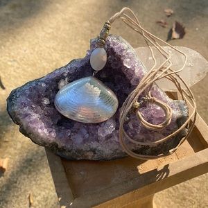 Seashell rope tied necklace